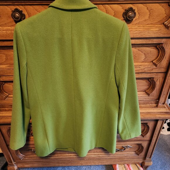 Classic Single-button Wool Blazer for Timeless Elegance: - Picture 3 of 4